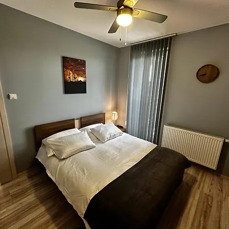 Wieloryb Przy Aquapark Reda